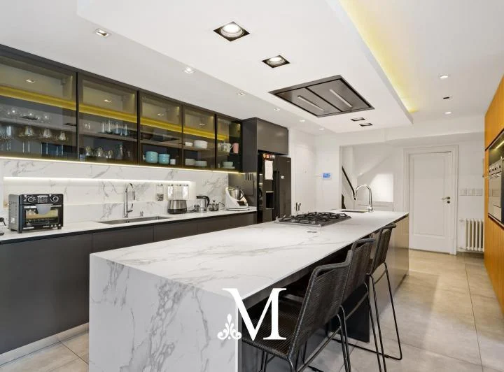 Excelente Casa en Zona Embajadas - Belgrano - 6 Ambientes - 3 Cocheras- Pileta - Jardin 4