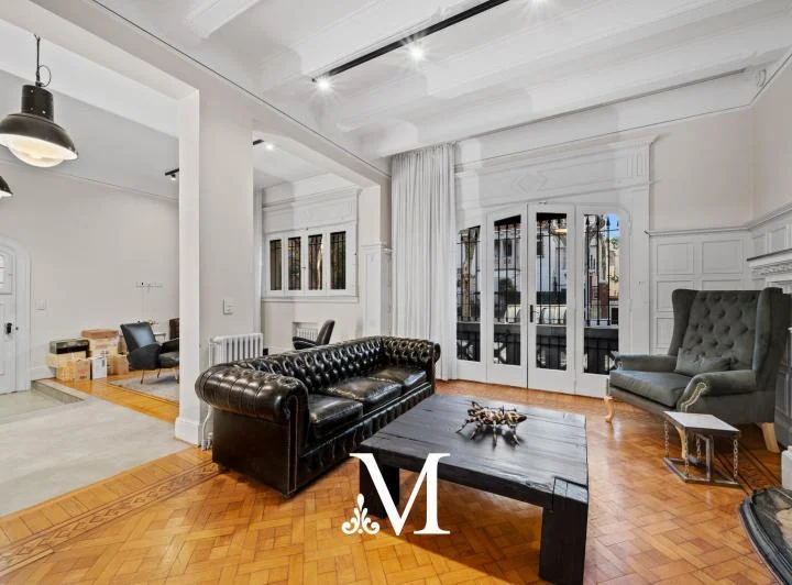 Excelente Casa en Zona Embajadas - Belgrano - 6 Ambientes - 3 Cocheras- Pileta - Jardin 1