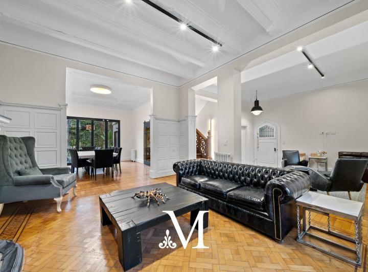 Excelente Casa en Zona Embajadas - Belgrano - 6 Ambientes - 3 Cocheras- Pileta - Jardin 3