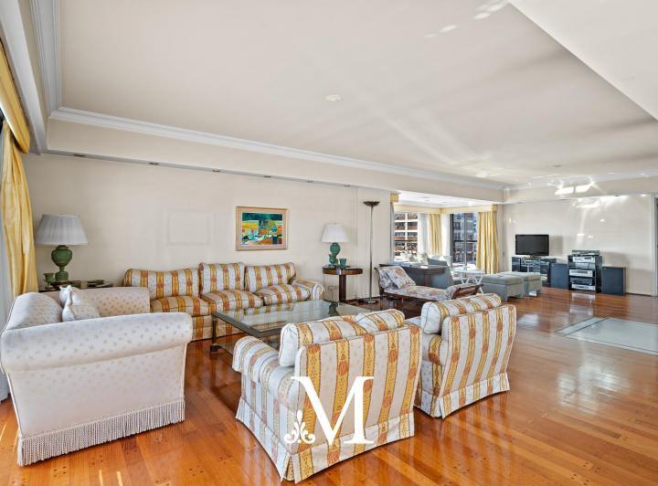 Departamento Piso en Venta - 5 Ambientes - 2 Cocheras - Edificio en Torre Belgrano - 1