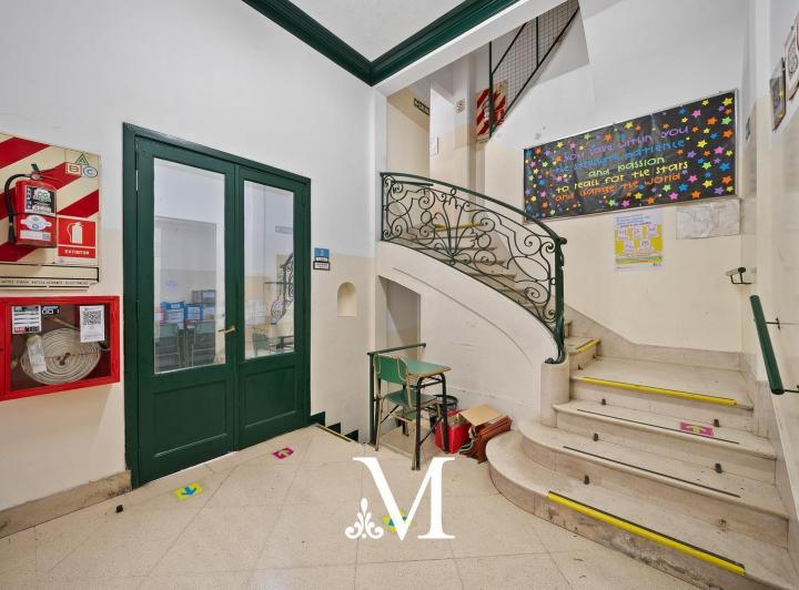 Casa en Venta- Flores-9 Ambientes-1 Cochera 5