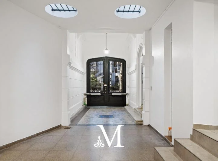 Excelente Casa en Zona Embajadas - Belgrano - 6 Ambientes - 3 Cocheras- Pileta - Jardin 2