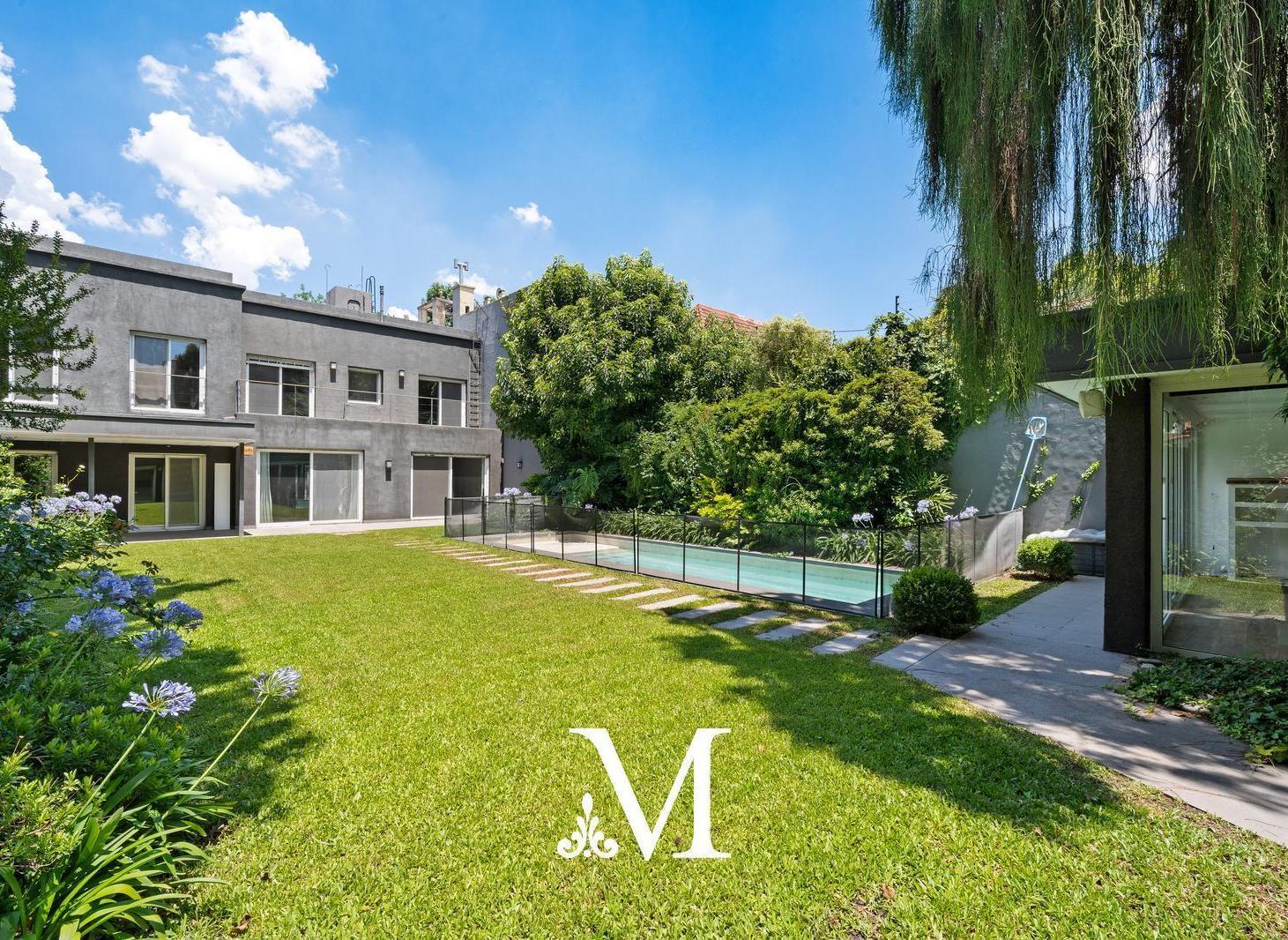 Casa doble frente, Belgrano, jardín 260 m2, pileta, quincho, 4 dorm en suite, playroom, cocheras