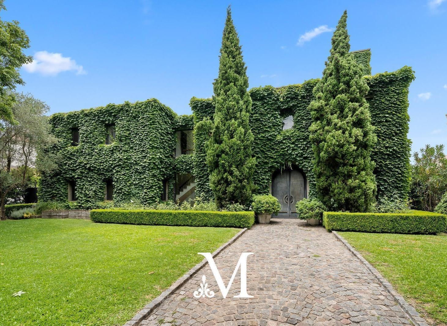 Casa moderna  vista al Polo en Tortugas Country Club/ 4 dormitorios-jardin -pileta- IMPONENTE