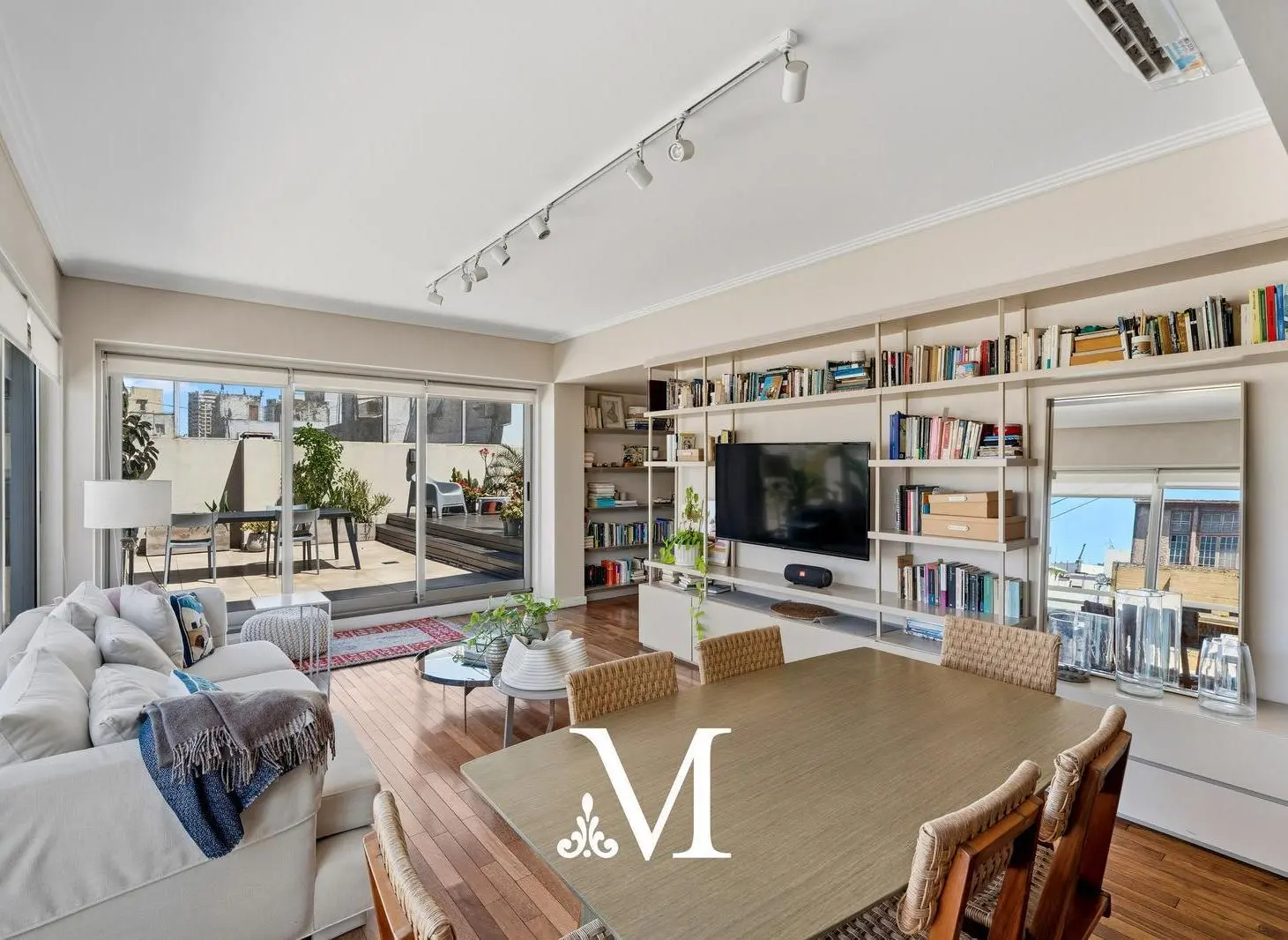 Penthouse en venta 2 ambientes con terraza y jacuzzi, amenities, seguridad 24 h. en Recoleta 1
