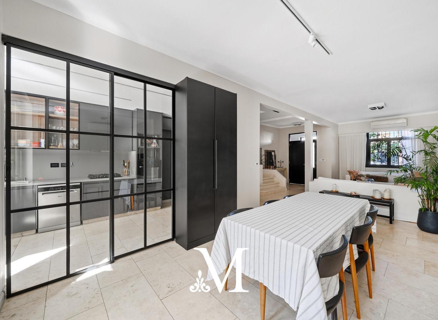 Foto de Venta Hermosa casa reciclada - Piscina, jardin y parrilla - 345 m2 - Belgrano R, imagen 5