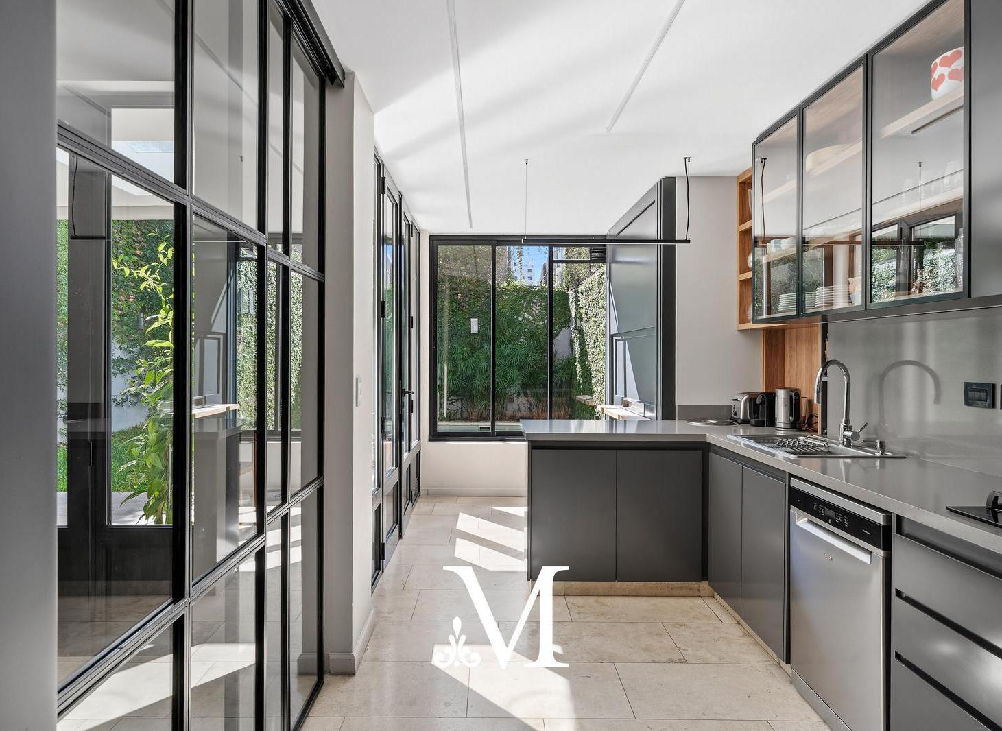 Venta Hermosa casa reciclada - Piscina, jardin y parrilla - 345 m2 - Belgrano R