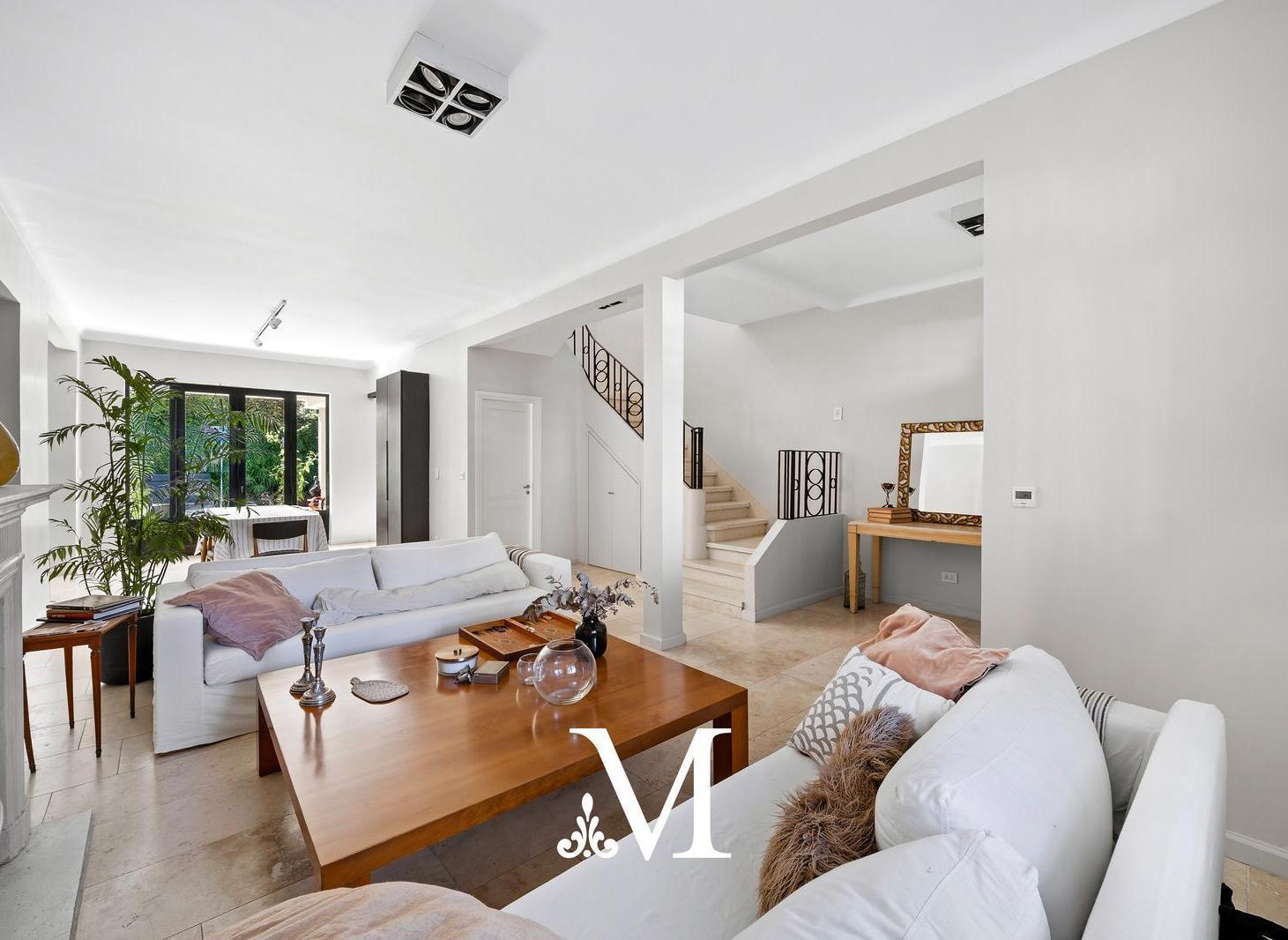 Venta Hermosa casa reciclada - Piscina, jardin y parrilla - 345 m2 - Belgrano R
