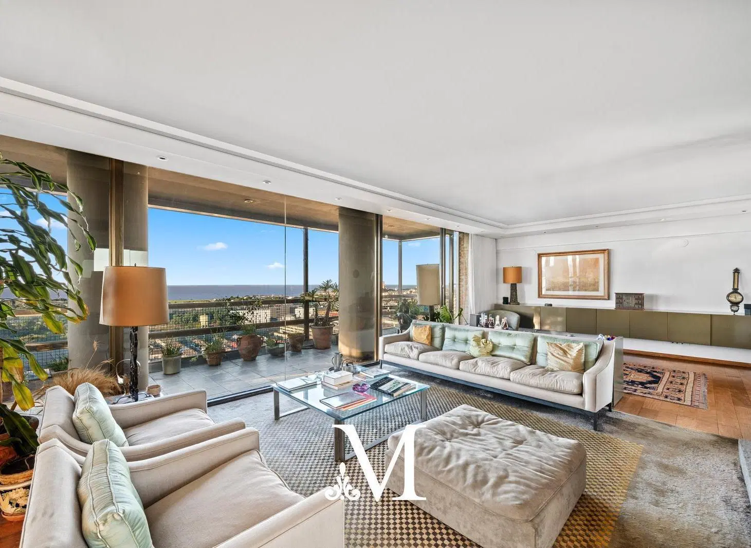Exclusivo piso alto en Figueroa Alcorta torre vista 360 con balcón y 2 cocheras seguridad 24hs 4
