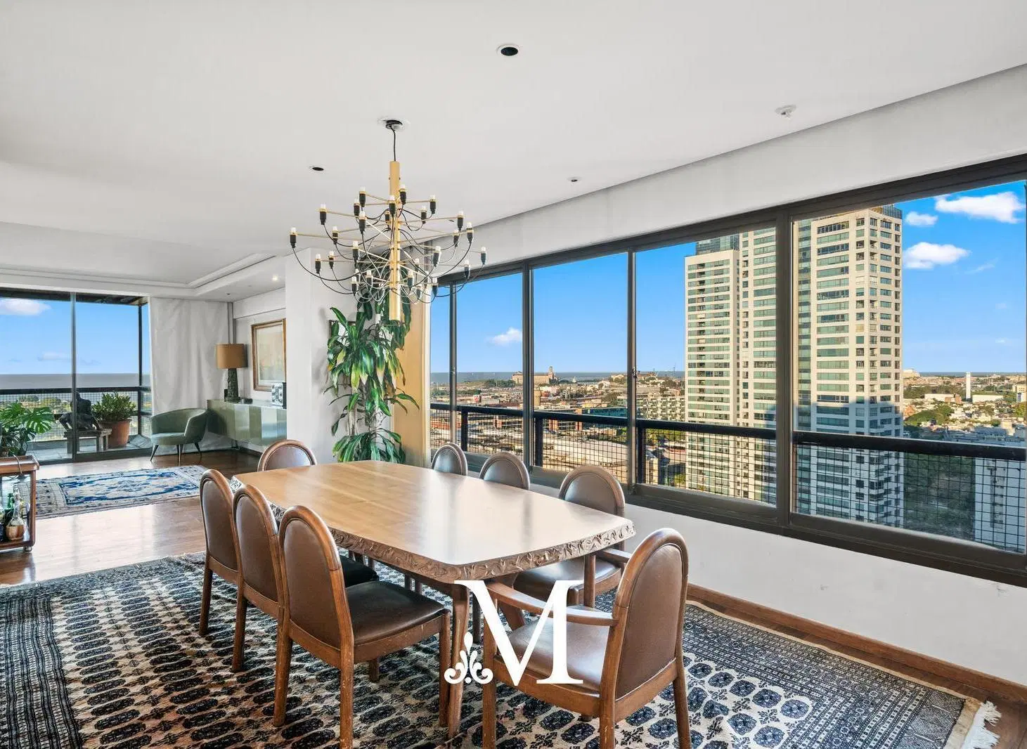 Exclusivo piso alto en Figueroa Alcorta torre vista 360 con balcón y 2 cocheras seguridad 24hs 5