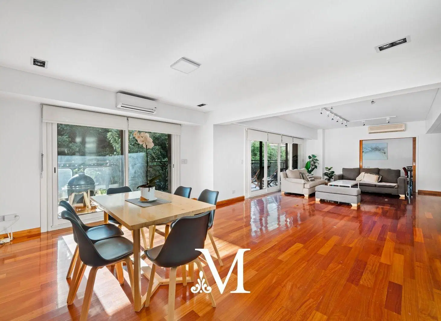 Venta - Semi piso al frente - Reciclado - 250 m2 - 5 ambientes - 2 cocheras - Seguridad - Botanico 2