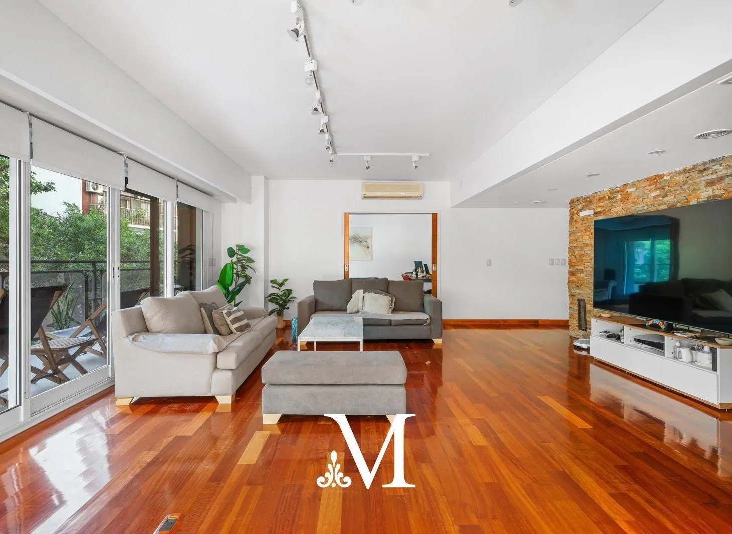 Venta - Semi piso al frente - Reciclado - 250 m2 - 5 ambientes - 2 cocheras - Seguridad - Botanico 1