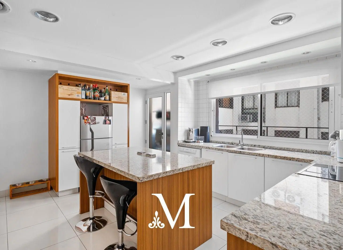 Venta - Semi piso al frente - Reciclado - 250 m2 - 5 ambientes - 2 cocheras - Seguridad - Botanico 3
