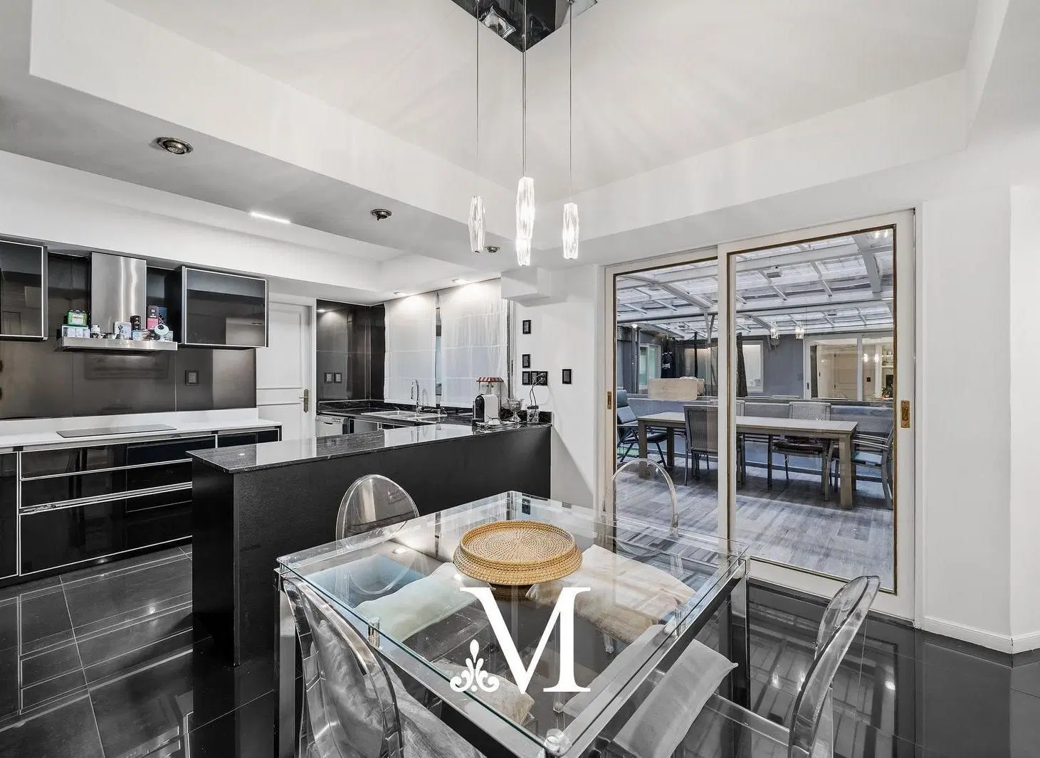 VENTA- Departamento- PISO- 4 ambientes con dependencia- Patio propio- cochera fija- Recoleta 4