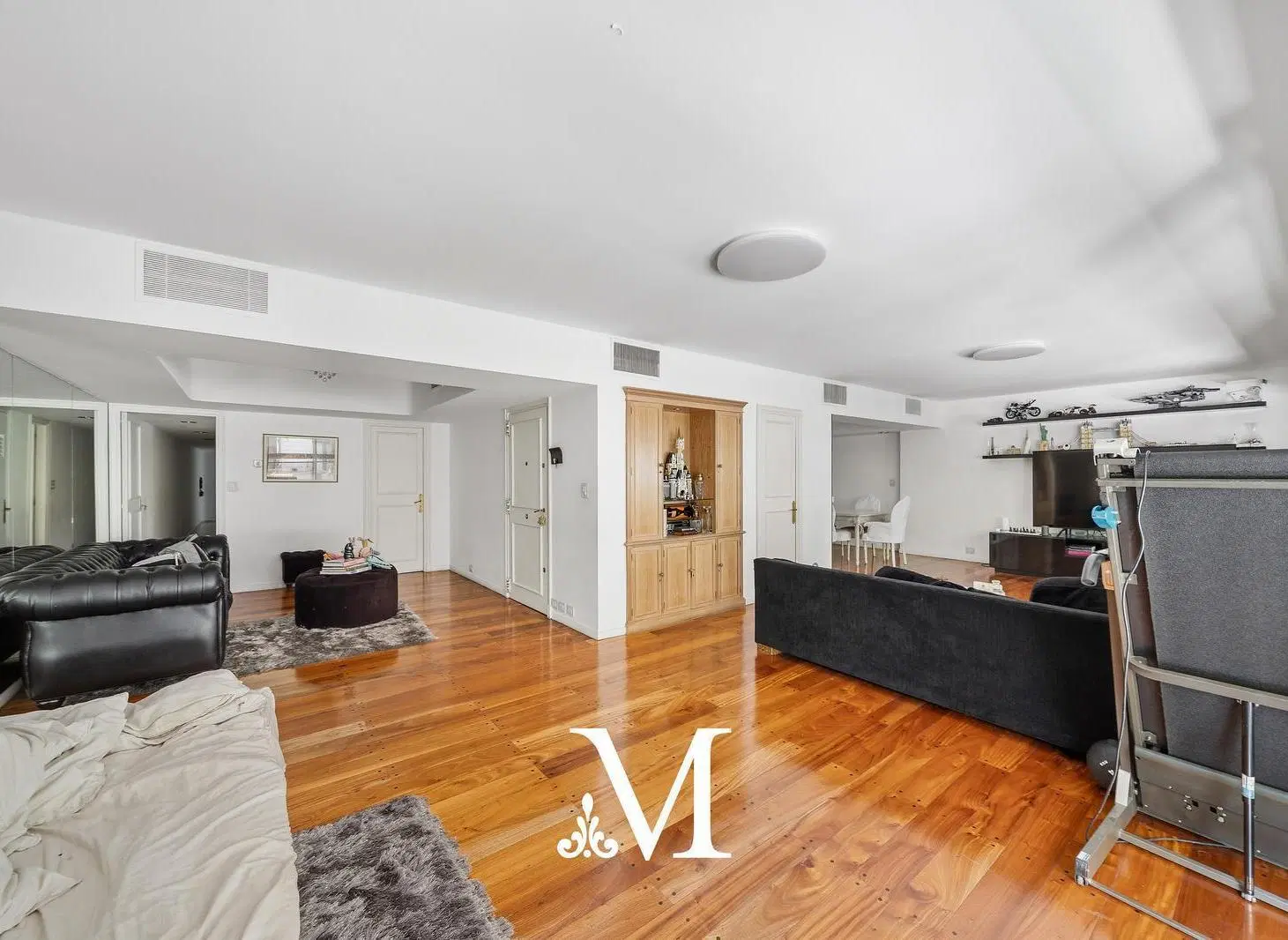 VENTA- Departamento- PISO- 4 ambientes con dependencia- Patio propio- cochera fija- Recoleta 8
