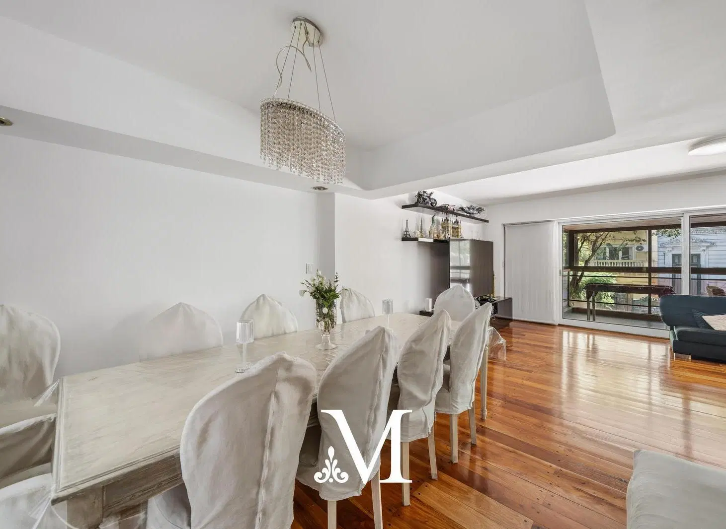 VENTA- Departamento- PISO- 4 ambientes con dependencia- Patio propio- cochera fija- Recoleta 5
