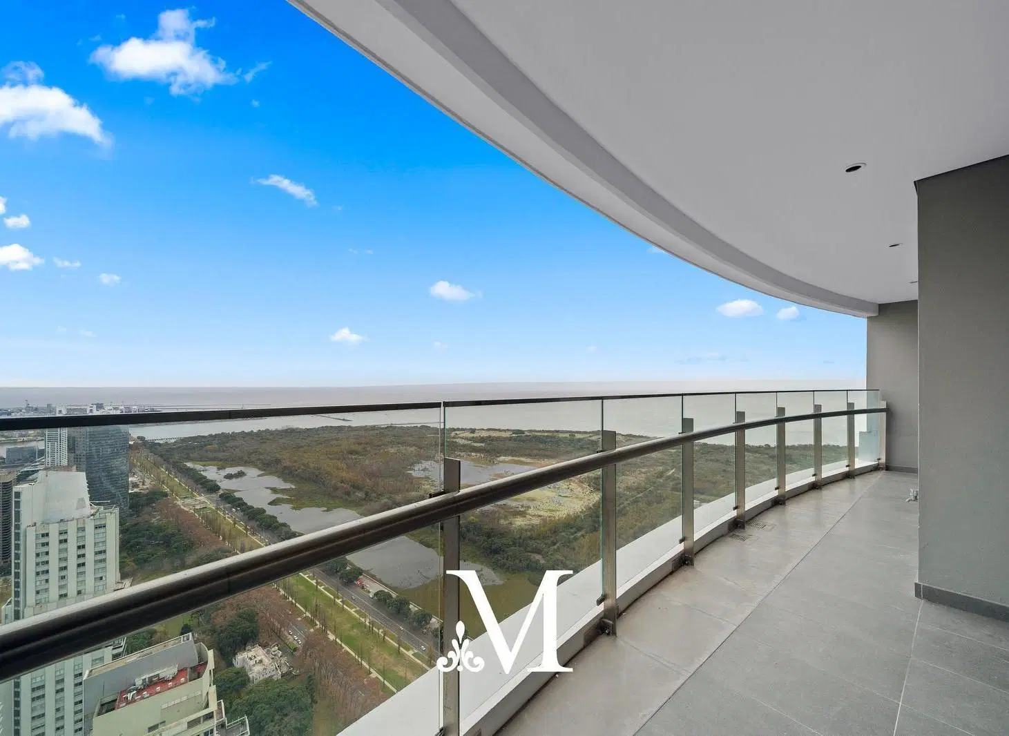 Piso completo en Torre Alvear Tower, 8 ambientes, amenities, 3 cocheras, piso muy alto 5