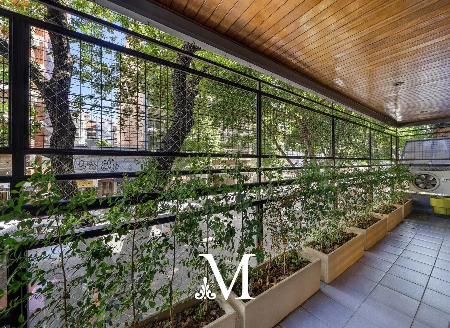Venta- Piso- 4 ambientes con dependencia -Patio propio- Cochera fija- Villa urquiza 3