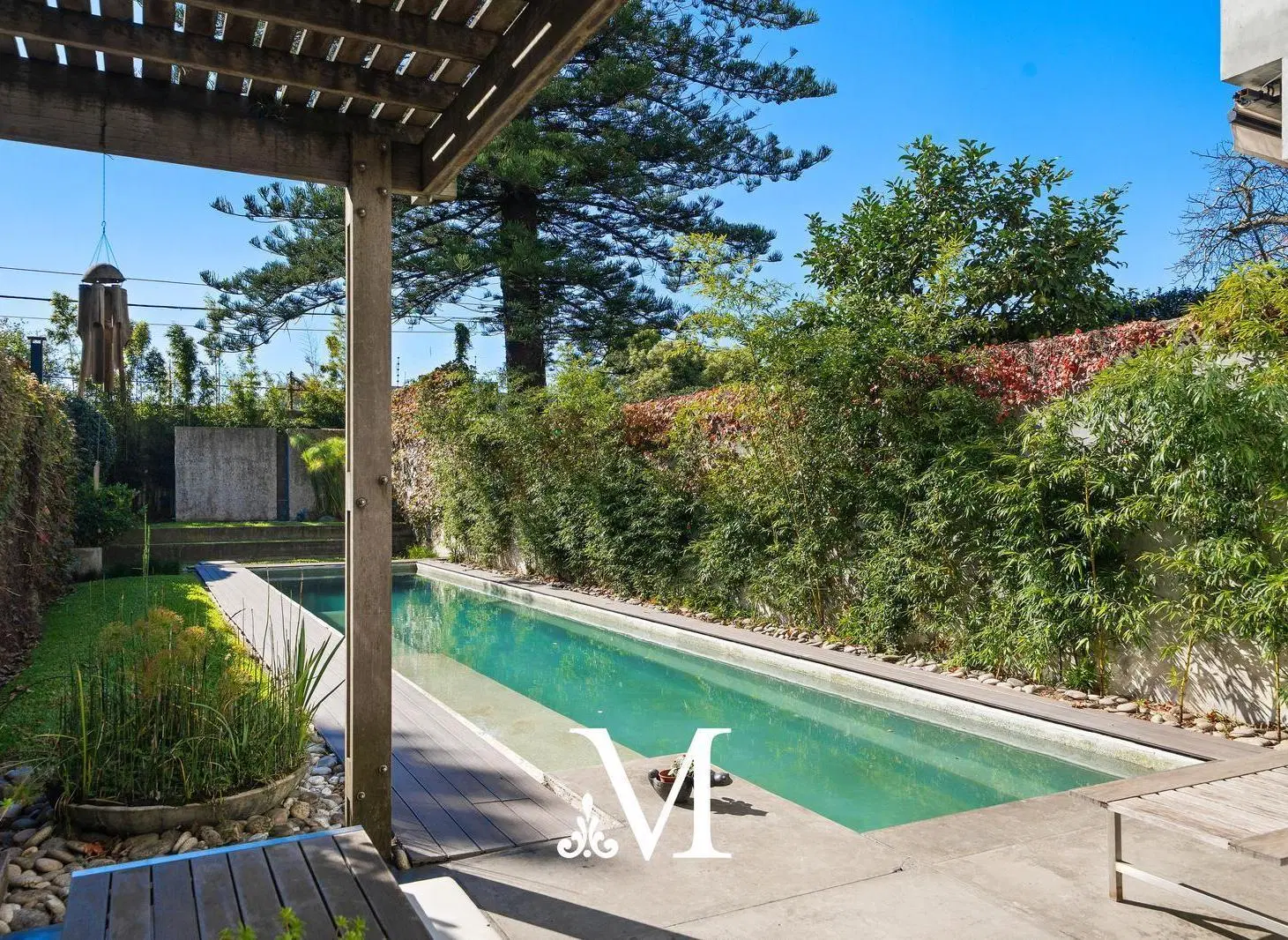 Exclusiva casa con jardin, pileta y cochera en Barrio Parque 3