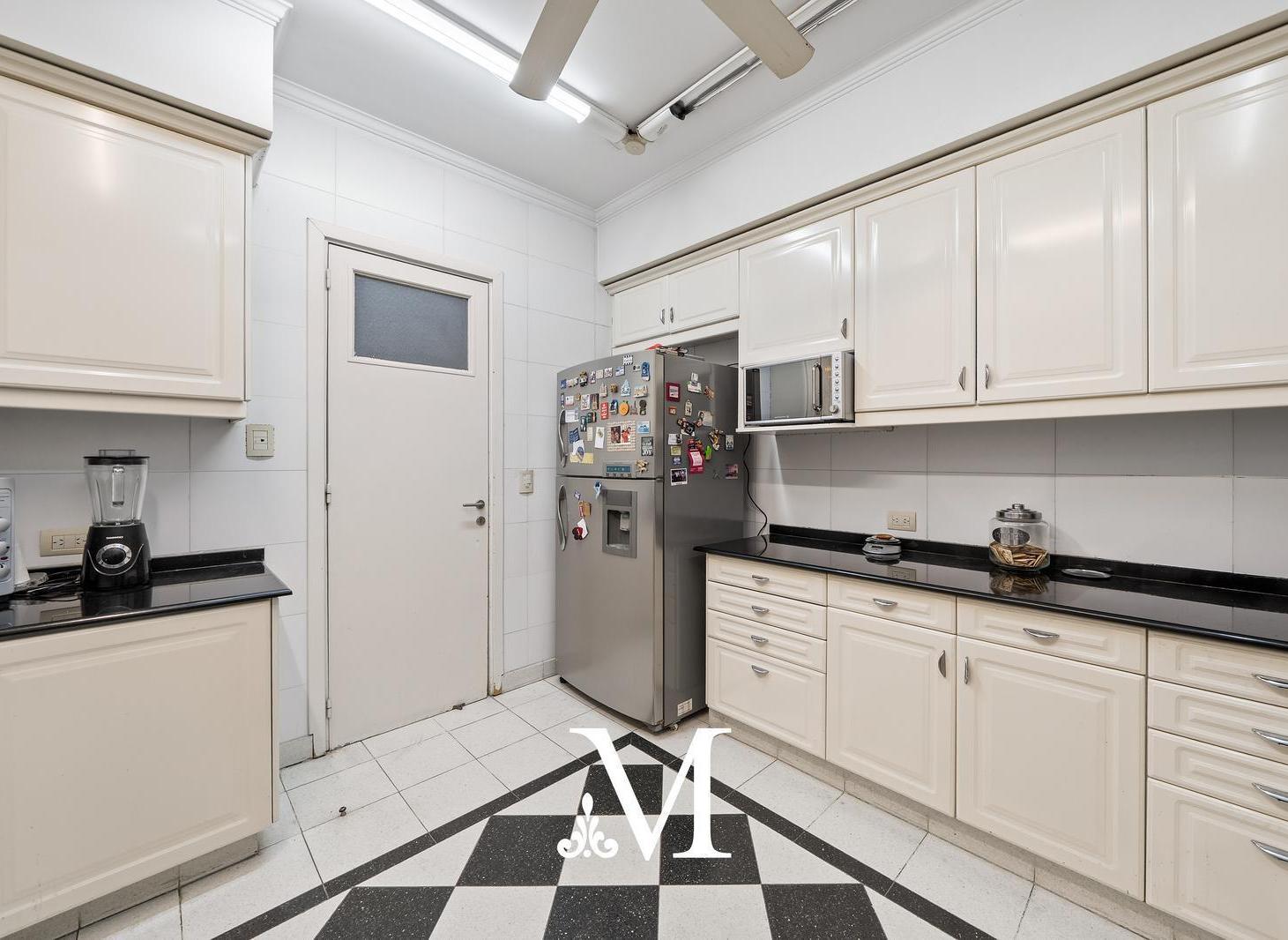 Departamento piso completo en la mejor zona de Recoleta con cochera oportunidad