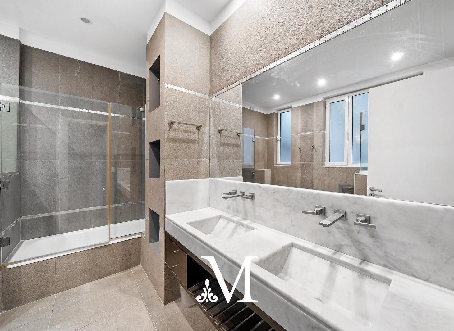Departamento piso completo en la mejor zona de Recoleta con cochera oportunidad