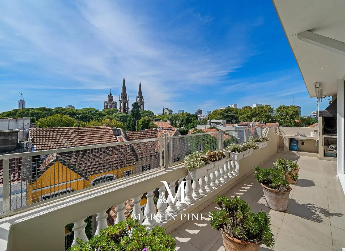 Casa zona residencial, ascensor, pileta,parrilla, cochera 3