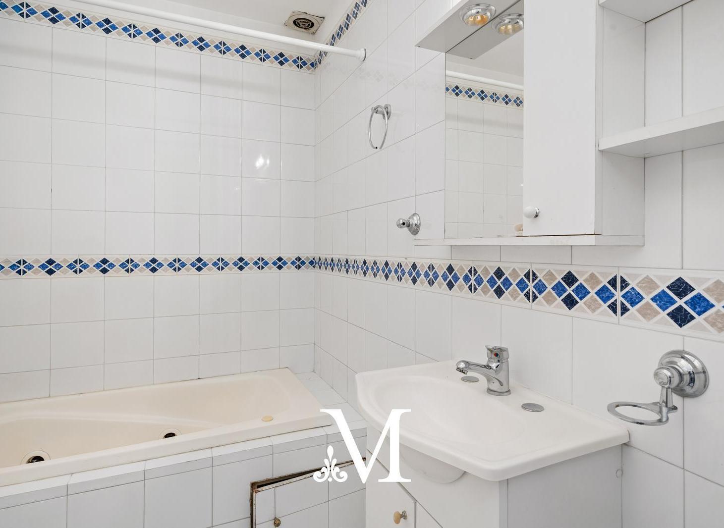 Venta - Hermosa Casa con jardin, pileta y parrilla - 460 m2 - 2 cocheras - Belgrano R