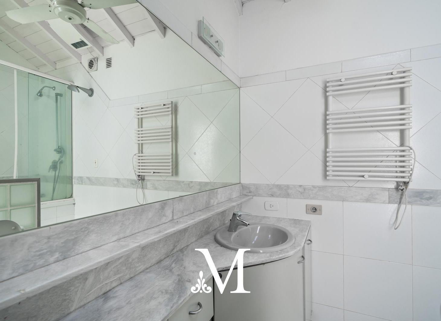 Venta - Hermosa Casa con jardin, pileta y parrilla - 460 m2 - 2 cocheras - Belgrano R