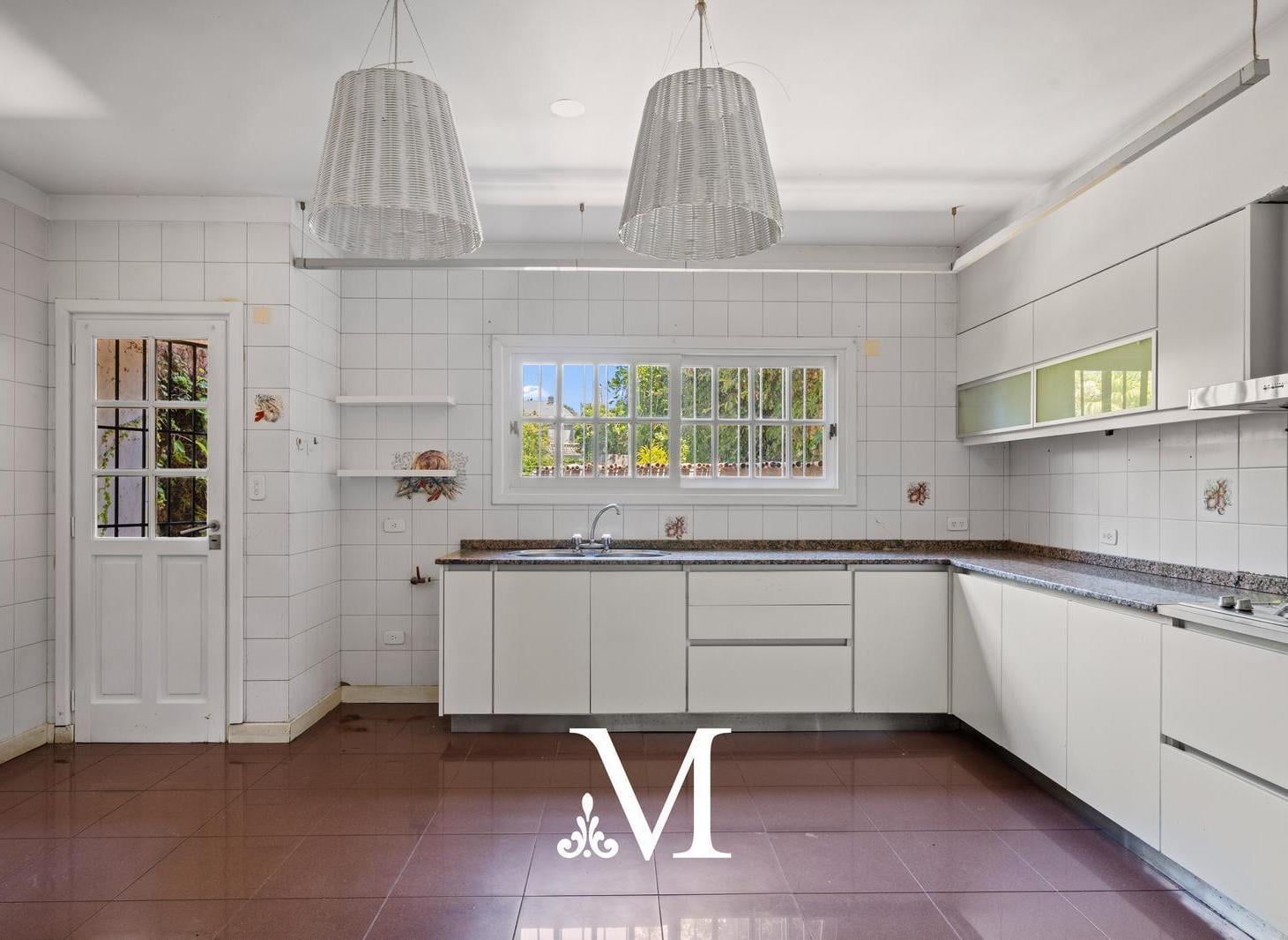 Venta - Hermosa Casa con jardin, pileta y parrilla - 460 m2 - 2 cocheras - Belgrano R