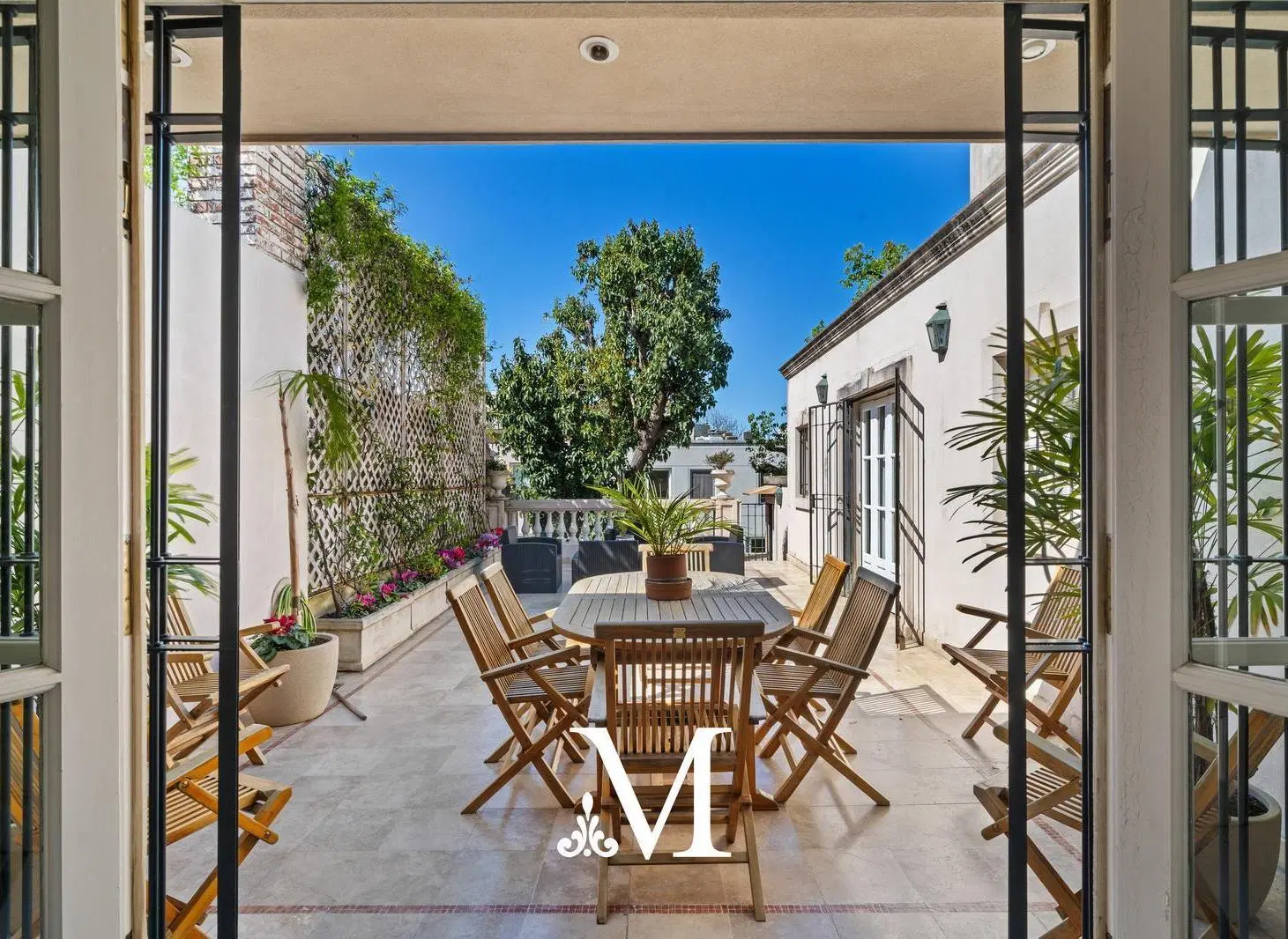 Venta - Casa en Barrio Parque, 7 ambientes ,  ascensor, patios y terrazas, 2 Cocheras 5