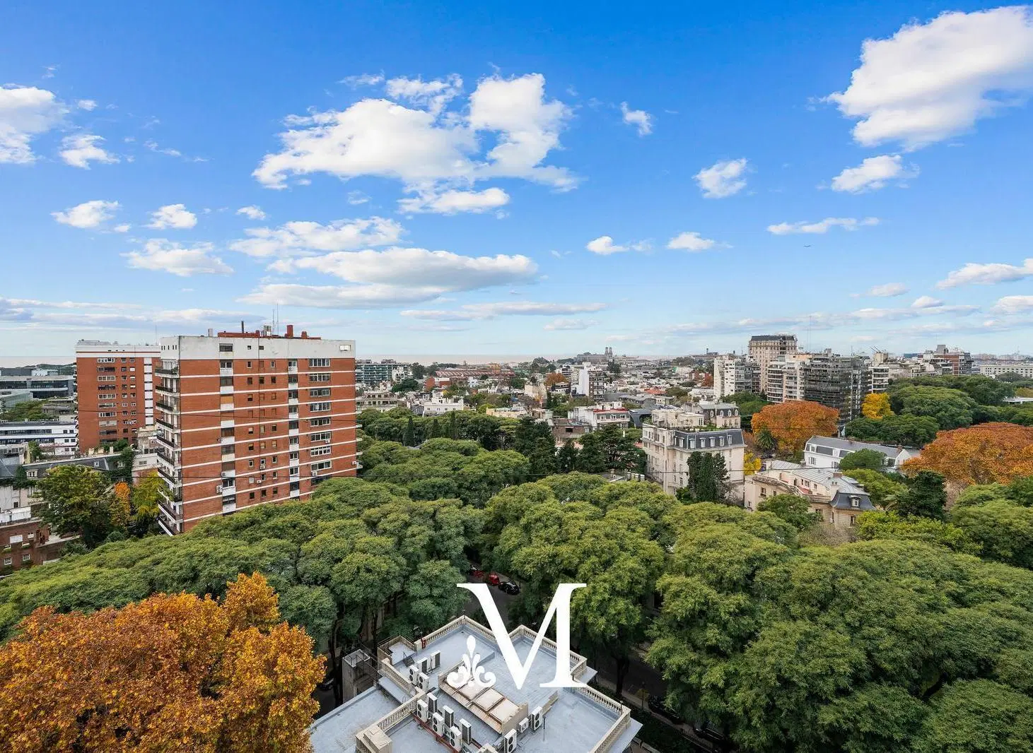 Venta- Barrio Parque-  TRÍPLEX CON PILETA PROPIA, VISTA AL RÍO Y 4 COCHERAS - Seguridad 24hs 3