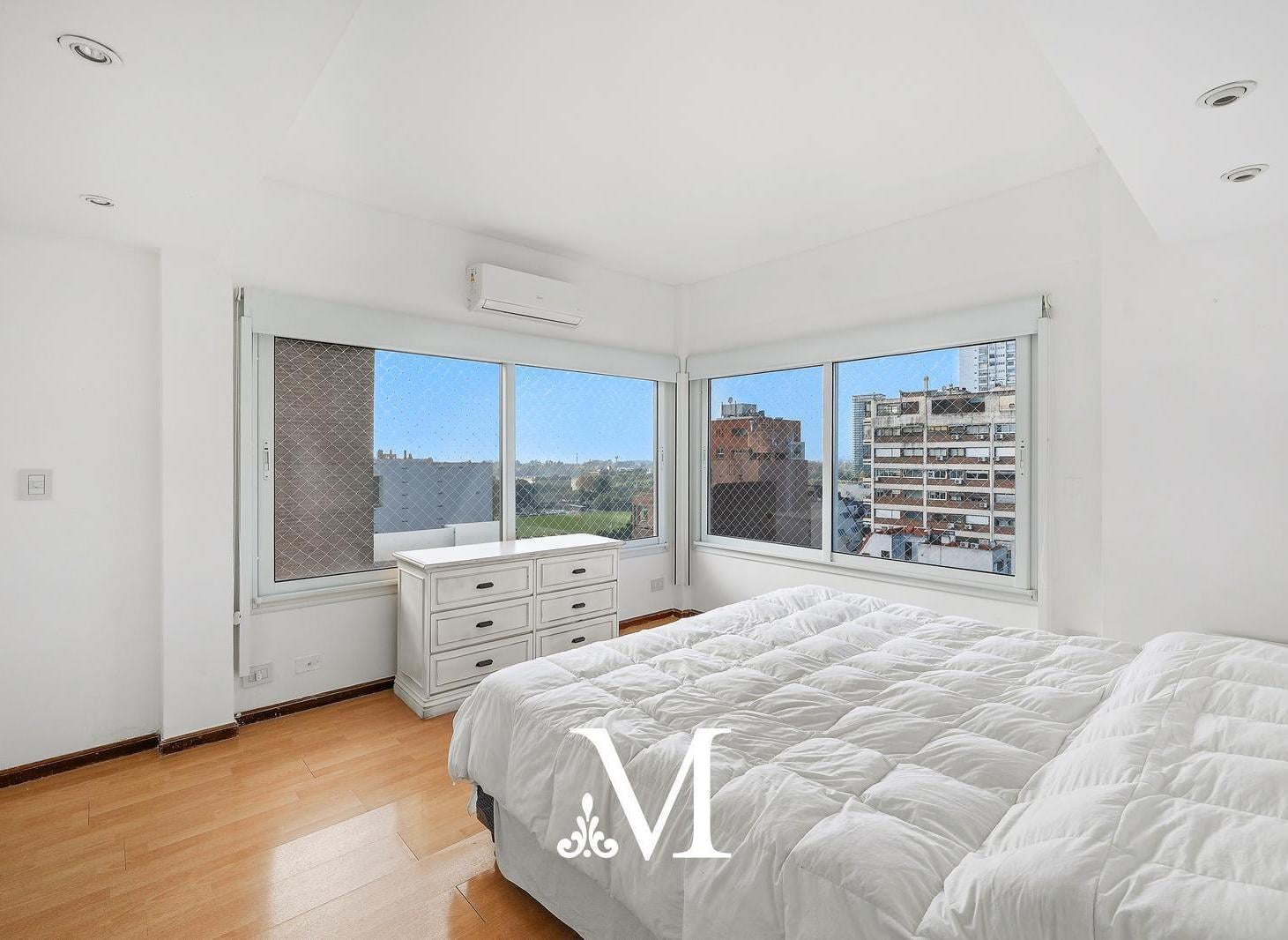 Triplex pura luz, vista abierta al polo - terraza y parrilla propias- 4 amb c/coch. Las Cañitas