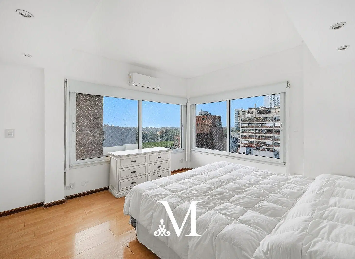 Triplex pura luz, vista abierta al polo - terraza y parrilla propias- 4 amb c/coch. Las Cañitas 3