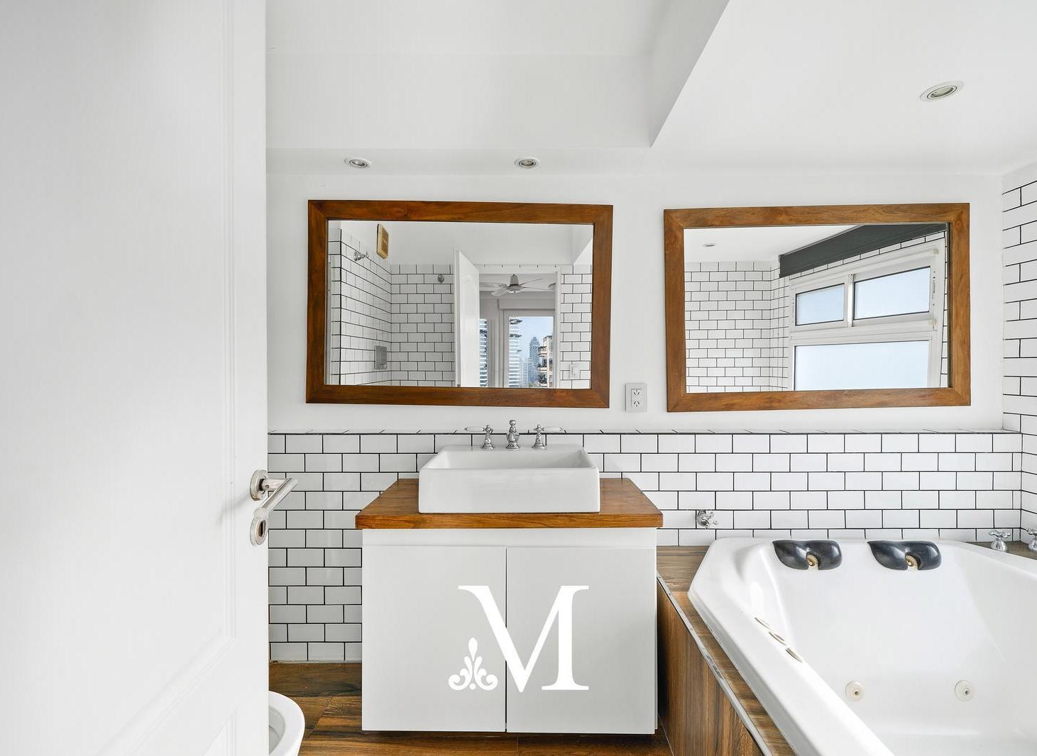 Triplex pura luz, vista abierta al polo - terraza y parrilla propias- 4 amb c/coch. Las Cañitas