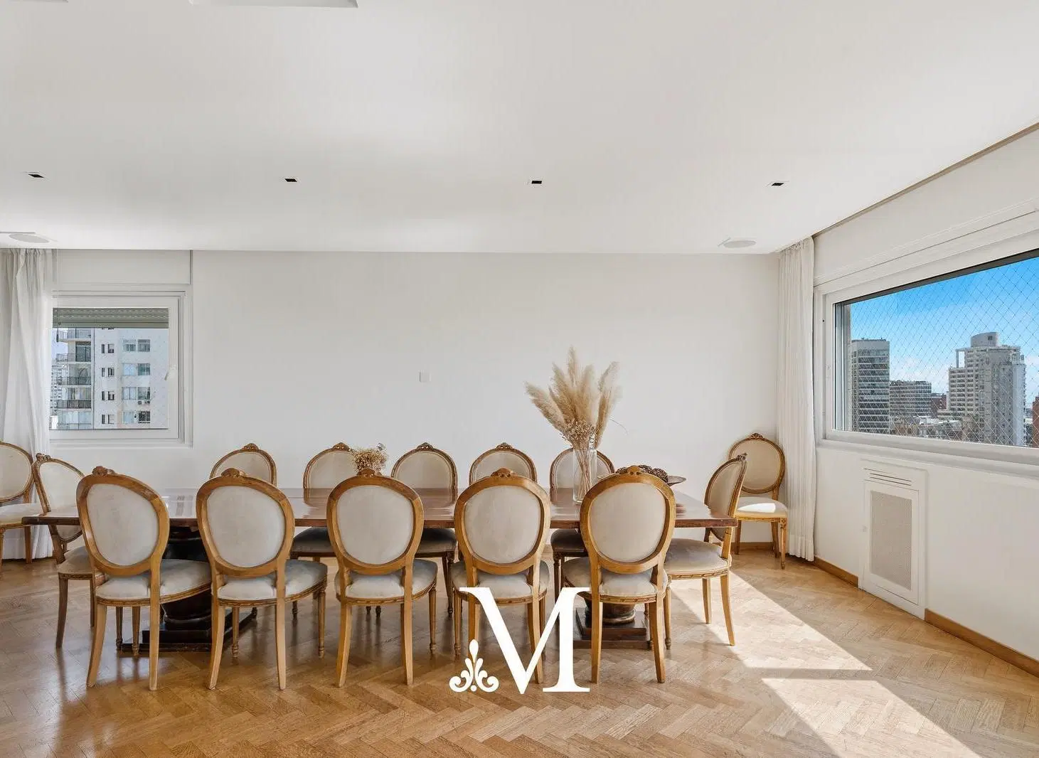Piso alto de categoria en Libertador y Ocampo, 5 dorm, playroom, 3 cocheras, cine, vista al rio 1