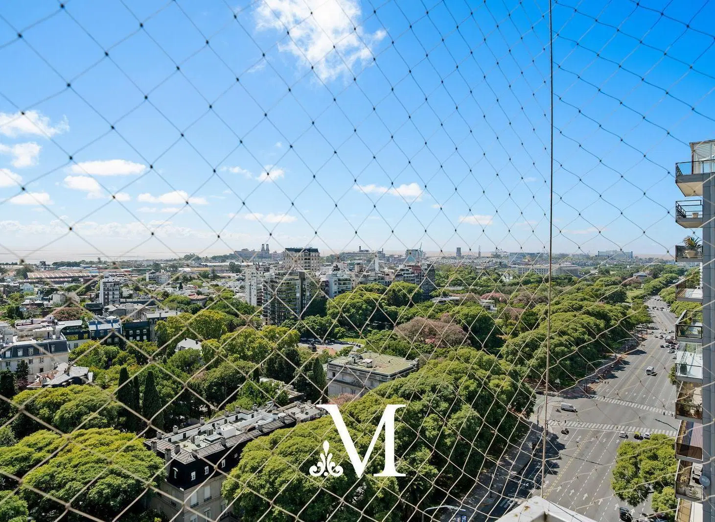 Piso alto de categoria en Libertador y Ocampo, 5 dorm, playroom, 3 cocheras, cine, vista al rio 3