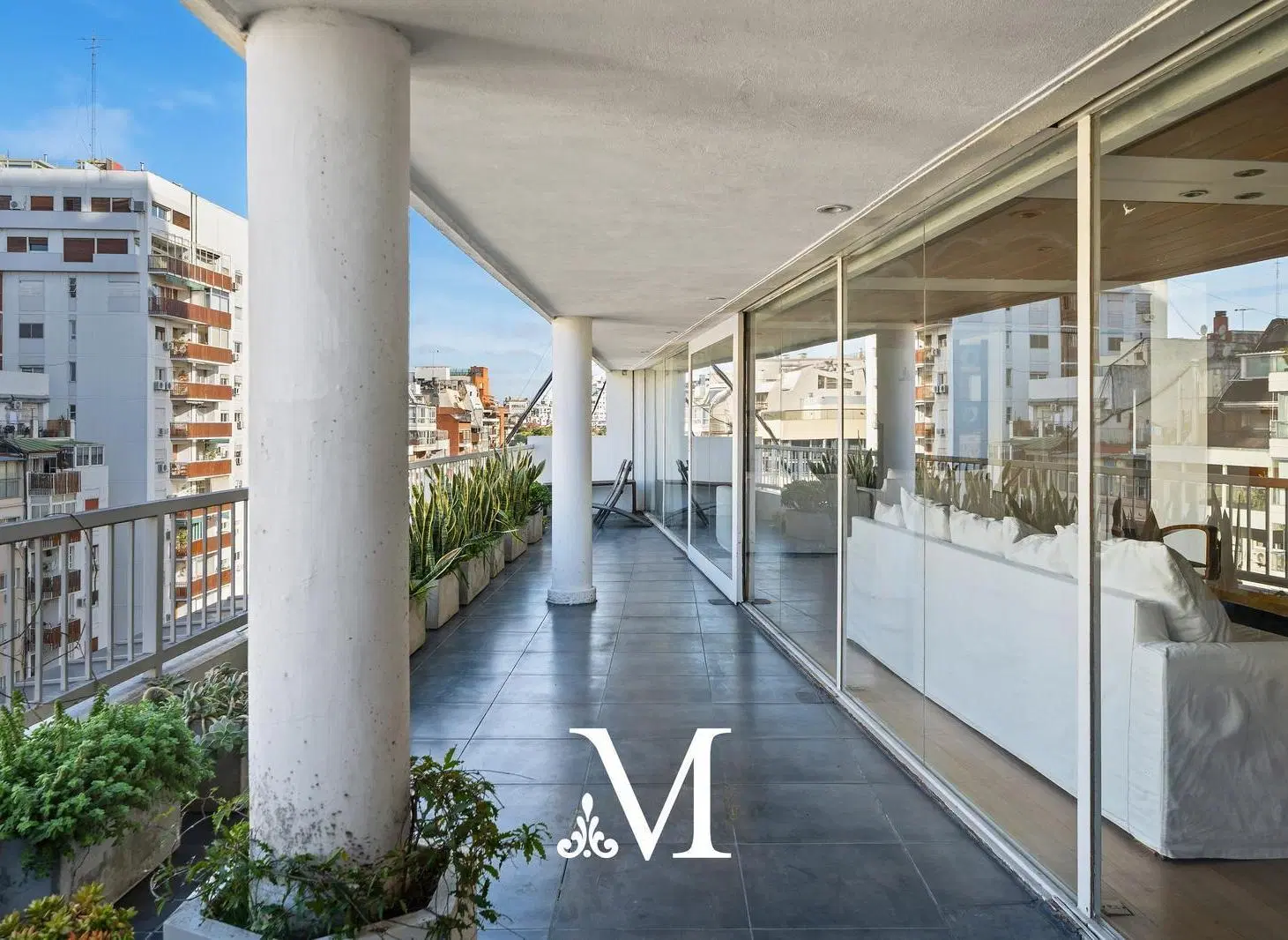 VENTA - DUPLEX SOBRE BOULEVARD OLLEROS - 7 AMBIENTES - 2 COCHERAS - SEGURIDAD 24HS. - CAñITAS 8