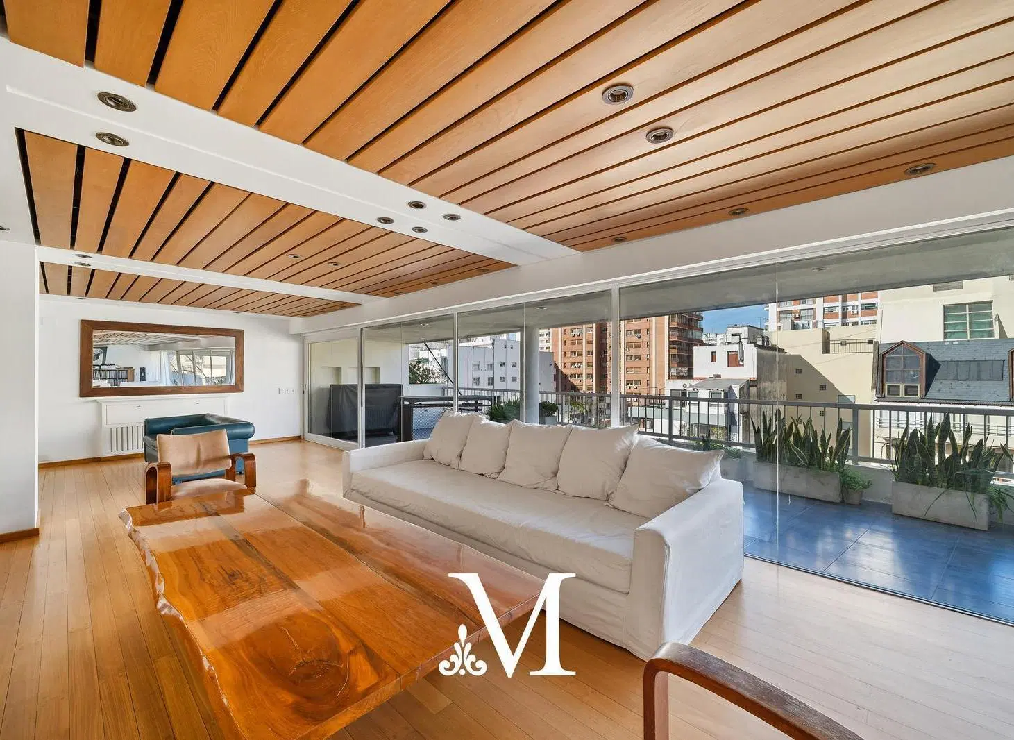VENTA - DUPLEX SOBRE BOULEVARD OLLEROS - 7 AMBIENTES - 2 COCHERAS - SEGURIDAD 24HS. - CAñITAS 3
