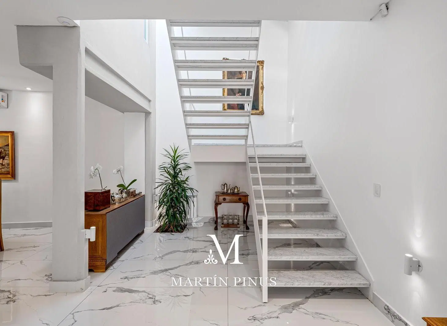 Espectacular casa - 5 amb. - 3 dorm. - 450 m2 - Terraza - Quincho - Parrilla - Zona Embajadas 4