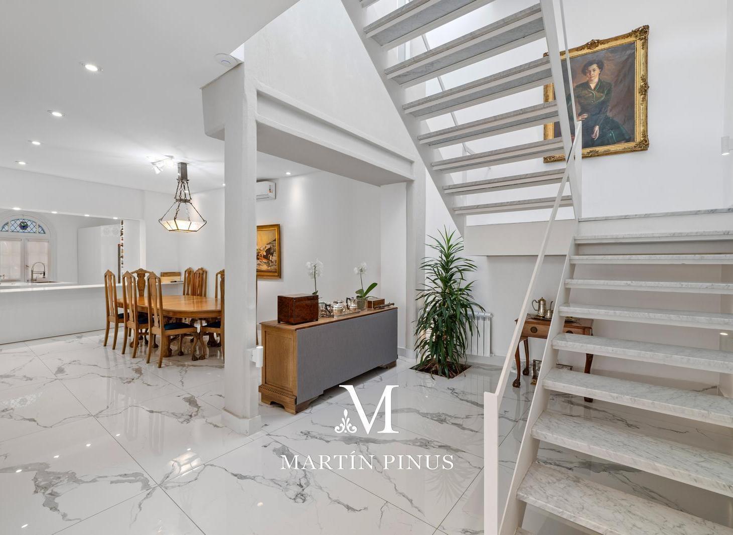 Foto de Espectacular casa - 5 amb. - 3 dorm. - 450 m2 - Terraza - Quincho, imagen 3