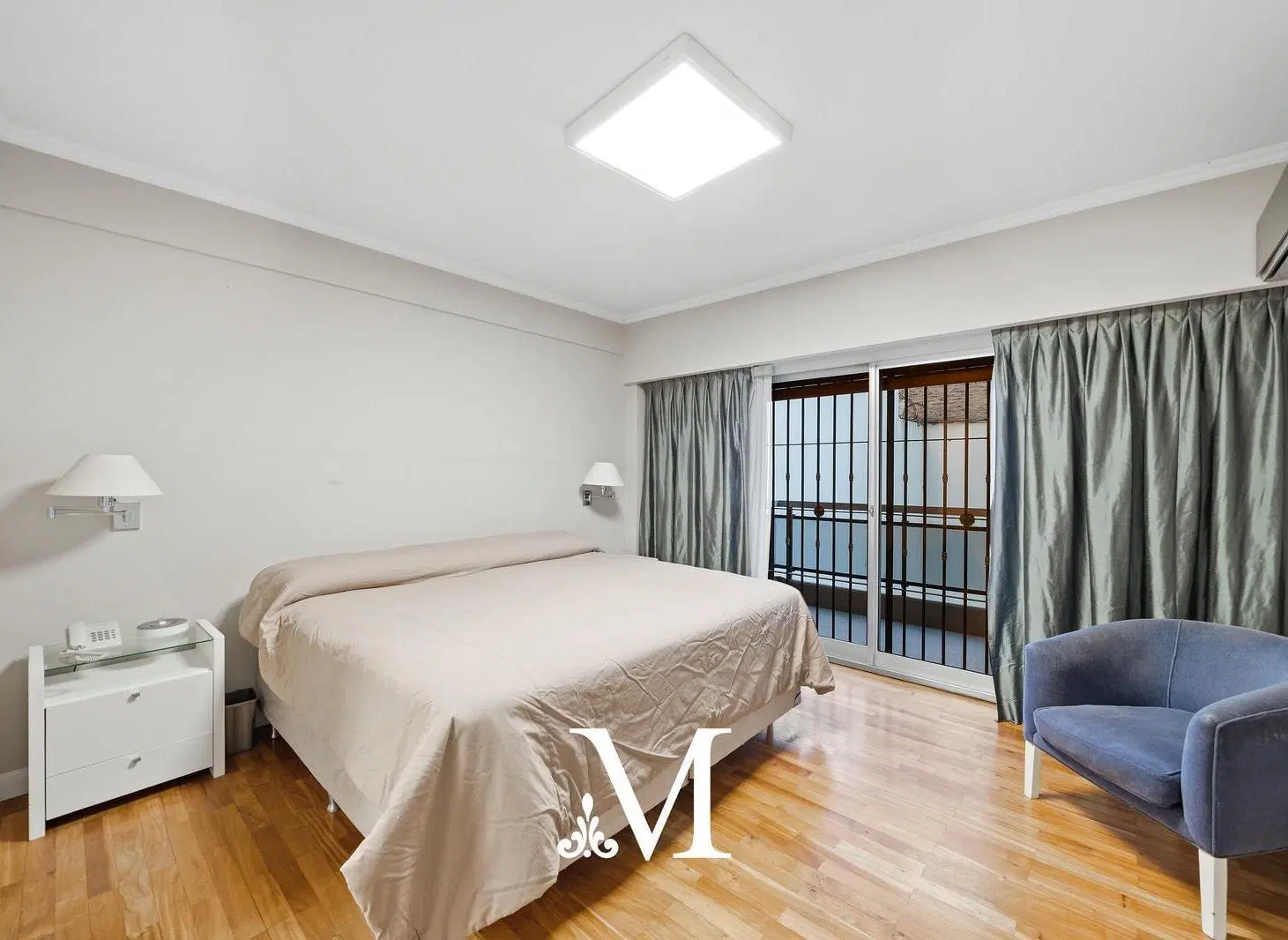Piso en Cavia y Castex, Palermo Chico, 3 suites, terraza 60m2, 2 cocheras, escritorio, dependencias. 8