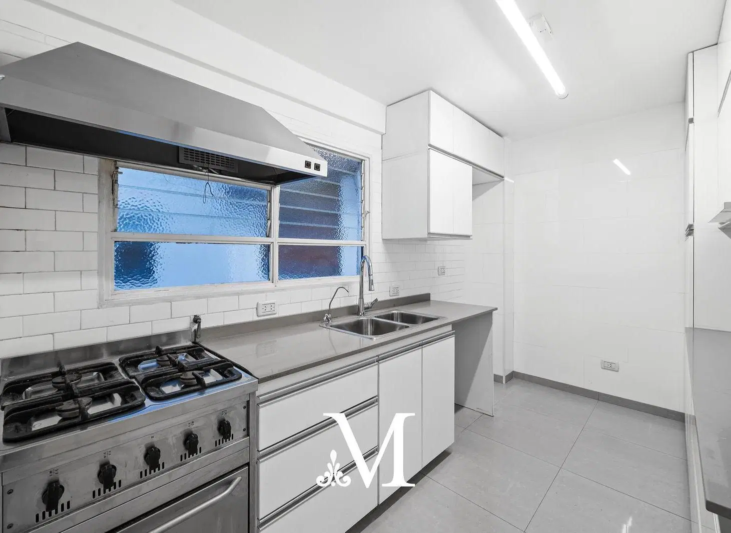 Departamento en Alquiler/Las Cañitas/ 4 ambientes dependencia /cochera /Luminoso/ impecable 5