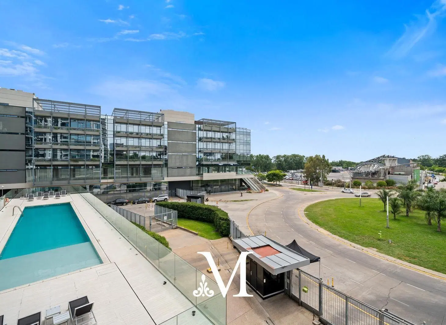 Penthouse- Complejo al rio- 7 ambientes- Triplex - Terraza y quincho propio- 2 cocheras- Amenities 2