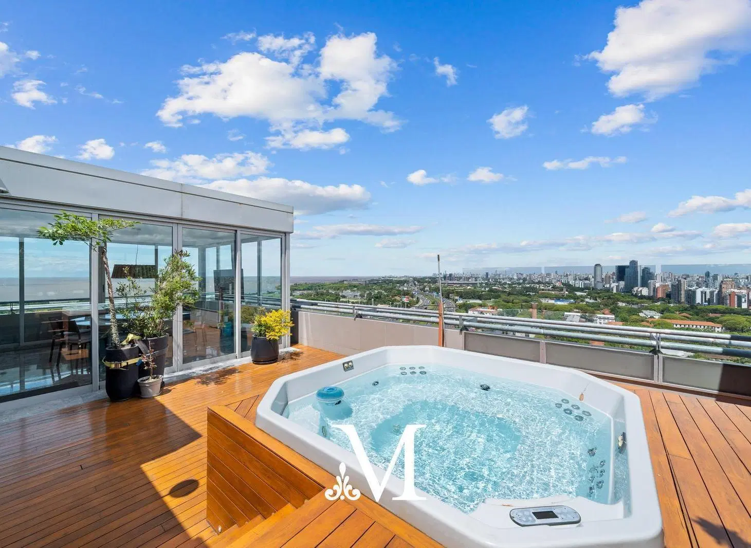 Penthouse- Complejo al rio- 7 ambientes- Triplex - Terraza y quincho propio- 2 cocheras- Amenities 5