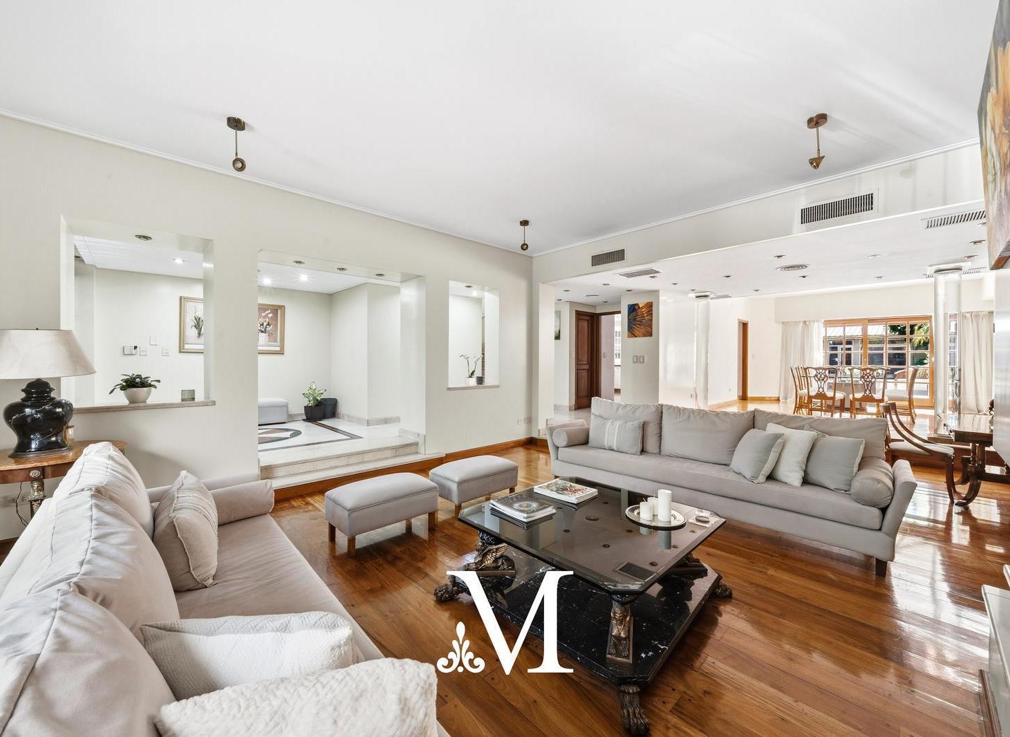 Foto de CASA - VENTA - 710 M2 - 4 DORMITORIOS - JARDIN CON PILETA - 6 COCHERAS, imagen 1