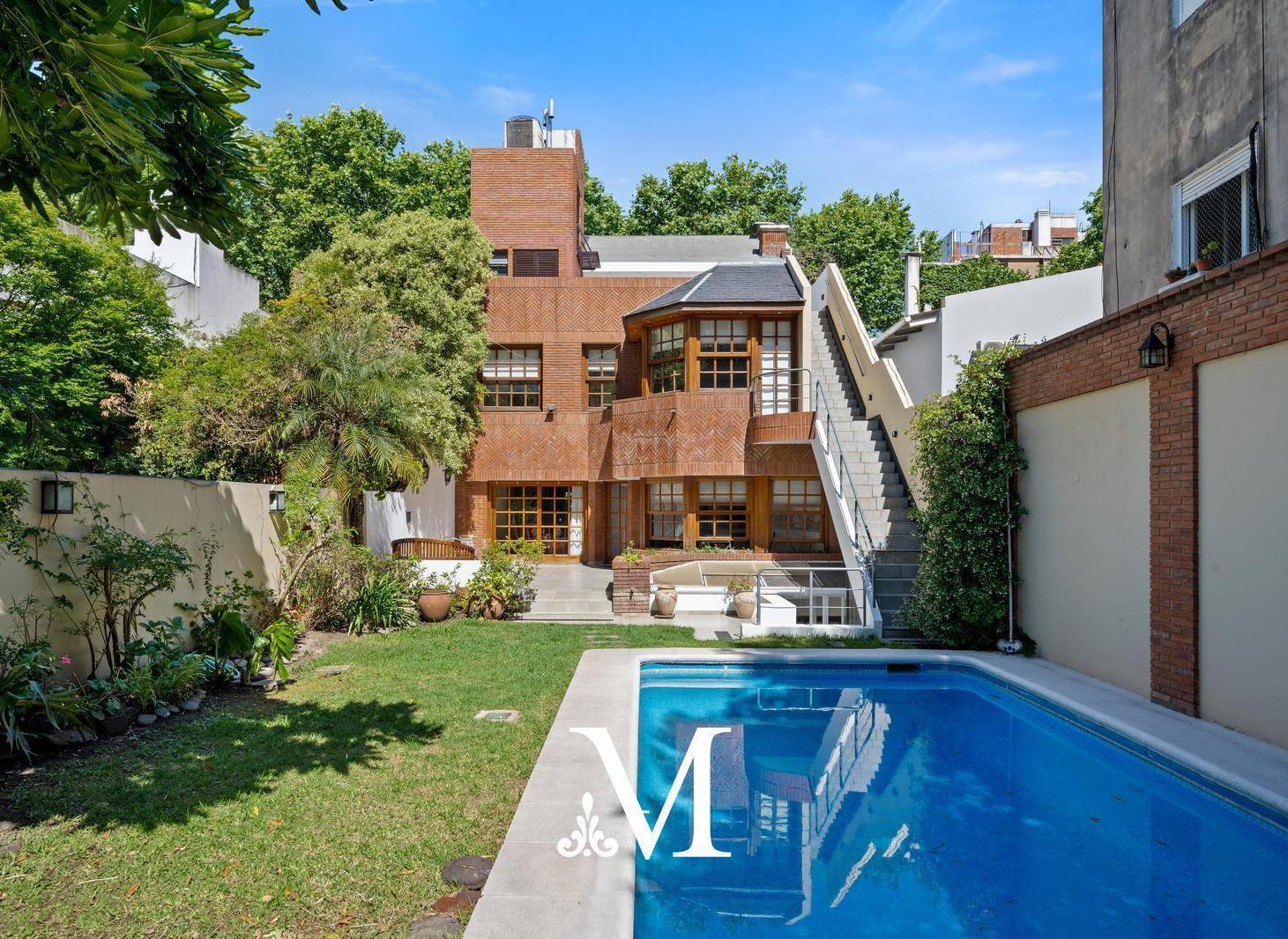 Foto de CASA - VENTA - 710 M2 - 4 DORMITORIOS - JARDIN CON PILETA - 6 COCHERAS, imagen 2