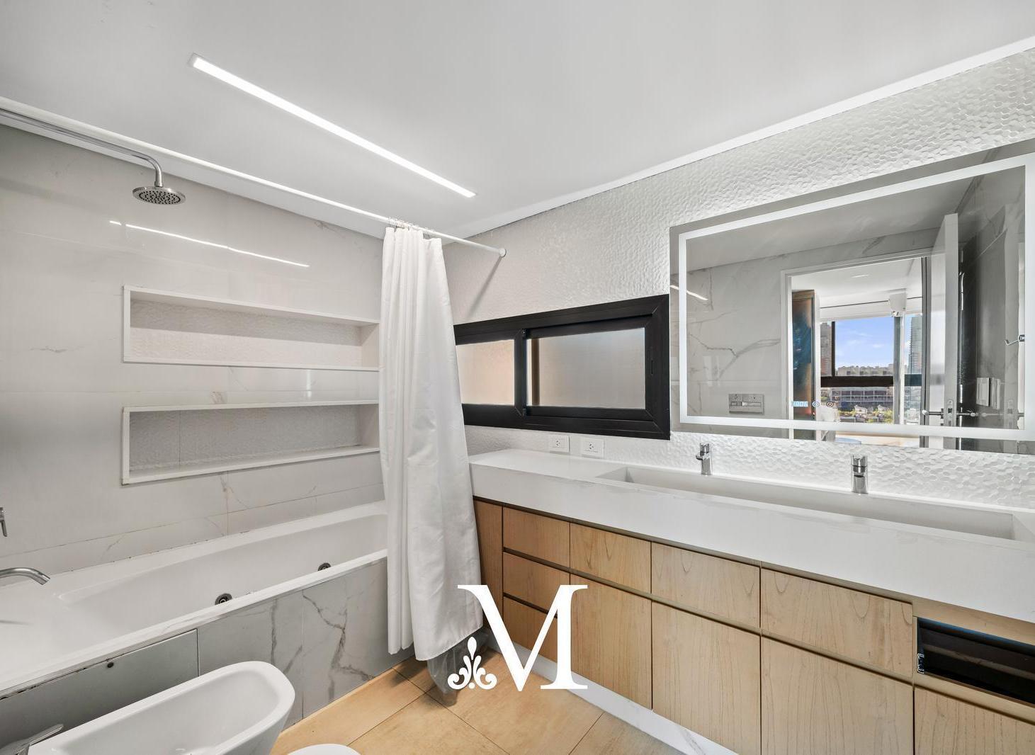 Foto de Espectacular triplex en venta con 2 terrazas y parrilla, cochera, seg, imagen 2