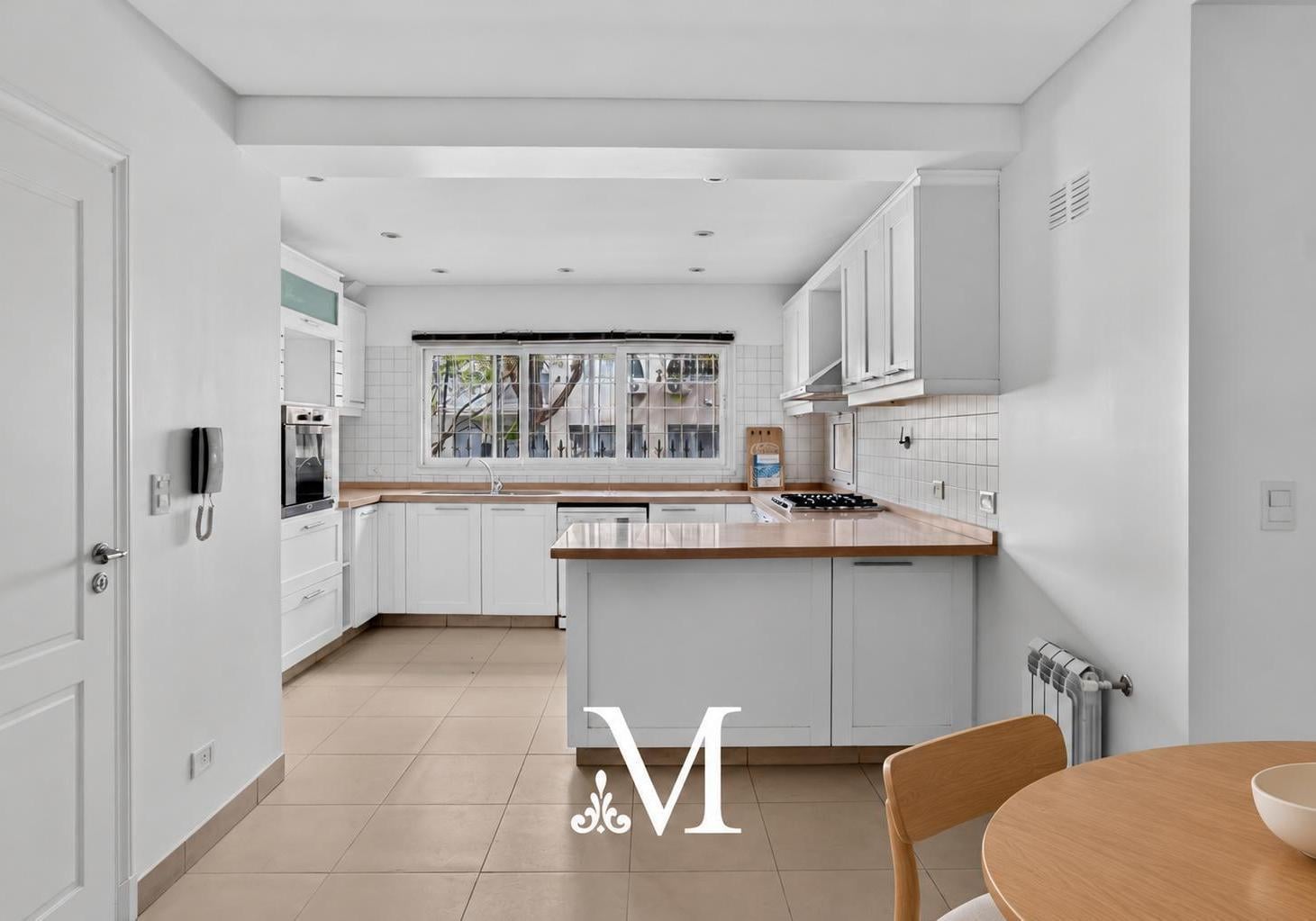 Foto de Elegante Casa de Estilo Frances en Barrio River | 6, imagen 2