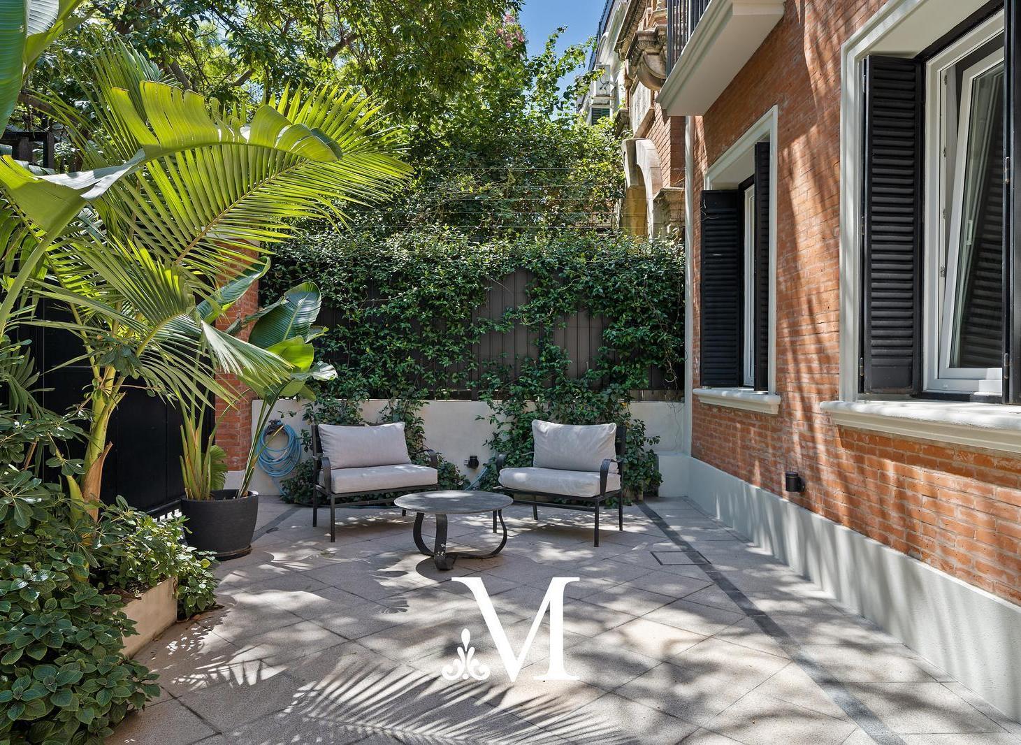 Foto de Espectacular Casa en Barrio Parque 7 Ambientes 2 Cocheras 14 m² de, imagen 1