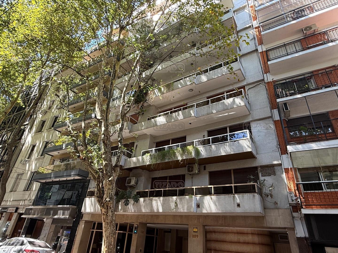 Gran Piso en Recoleta, 2 Cocheras, Sum con Parrilla y mas!!